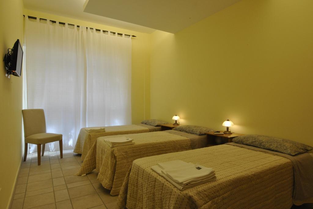 Roma Tourist House Hotel Exterior foto