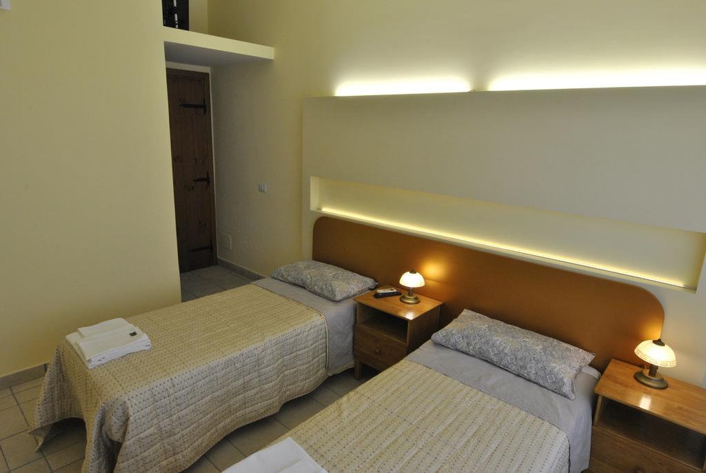 Roma Tourist House Hotel Exterior foto